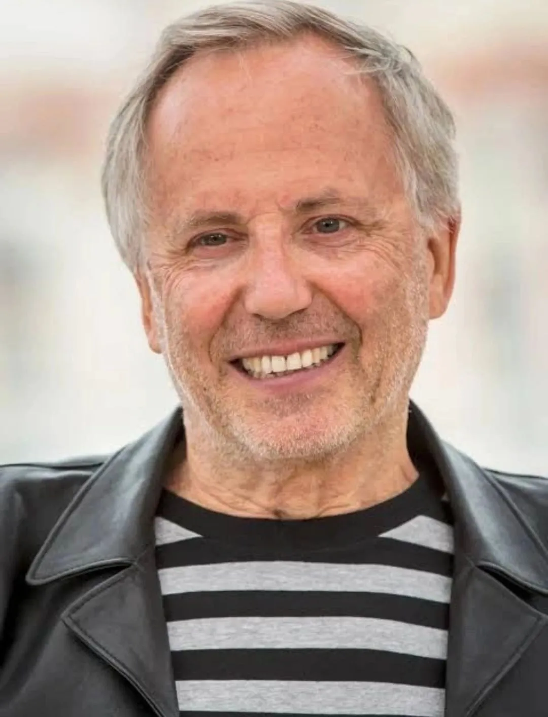Illustration du post LinkedIn : Citation de Fabrice Luchini sur la vieillesse