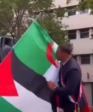 Image: Sébastien Delogu et les drapeaux