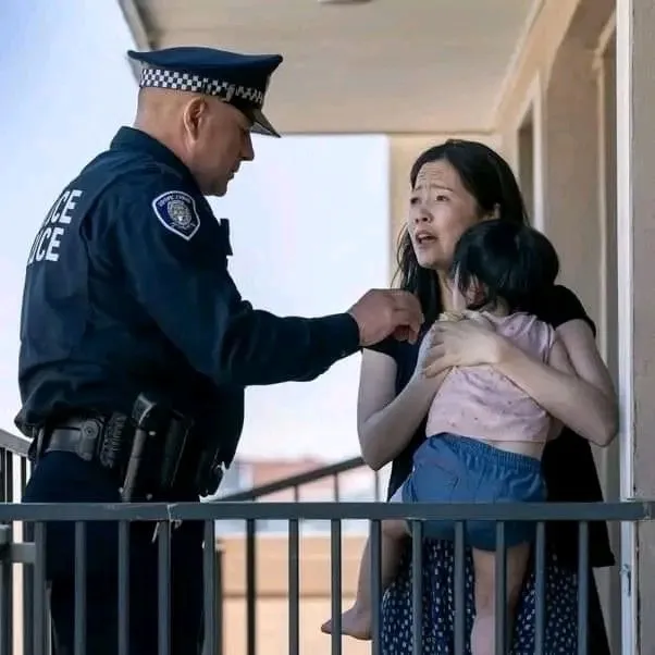 Image: Les flics aussi peuvent avoir de la compassion