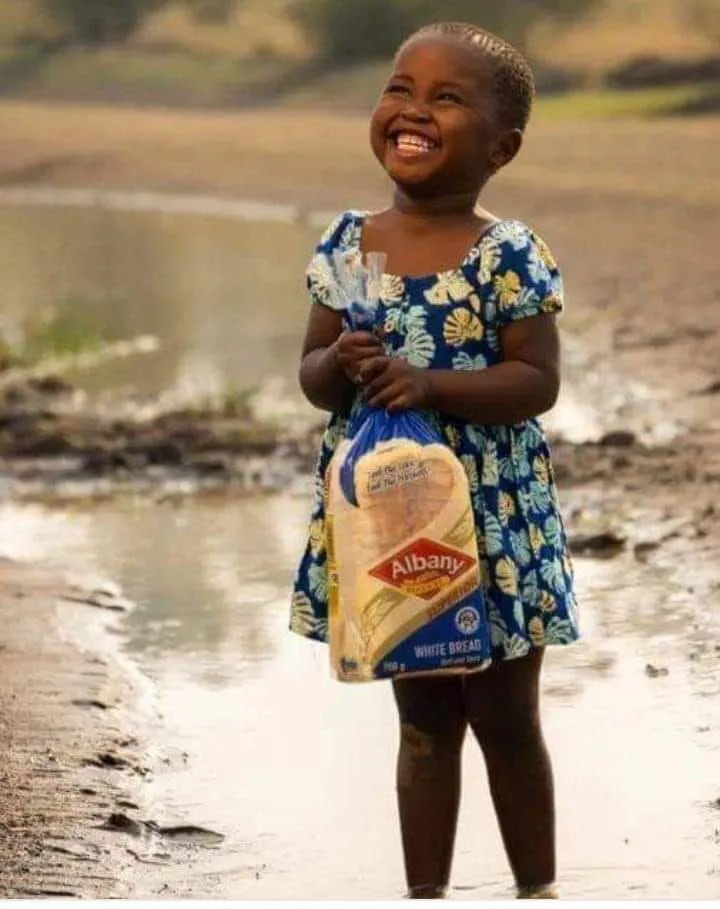 Image: La petite fille au pain Albany