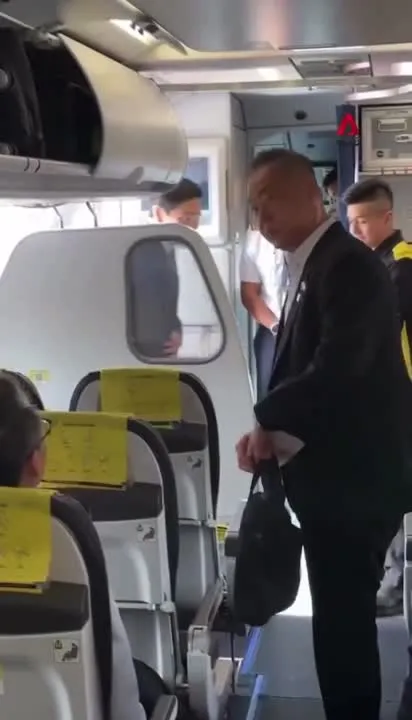 Image: Le premier ministre de Singapour voyage en low cost