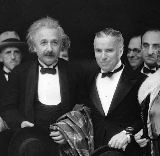 Image: L’universalité de Chaplin vs la réputation d’Einstein
