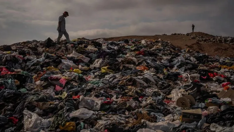 Image: Les invendus et retours SHEIN ne sont pas recyclés… mais brûlés au Chili