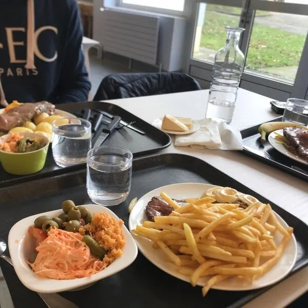 Image: Baisse de 27% de l’empreinte carbone de la cafétéria d’HEC