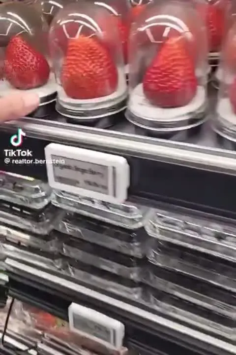 Image: Une fraise à 19 dollars la pièce !! C'est vrai ça ?