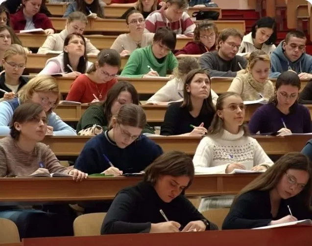 Image: Un professeur d'université en Suède recale une classe entière