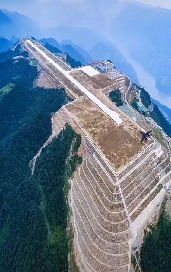 Image: L’aeroport de Chongqin Wushan à 1771m d’altitude