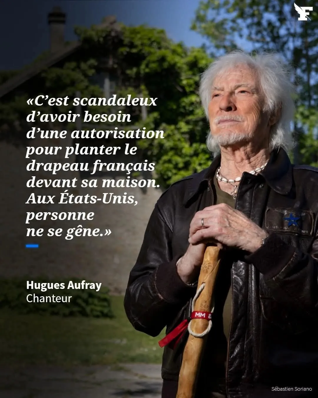 Image: Il faut une autorisation pour planter un drapeau français chez soi, selon Hugues Aufray