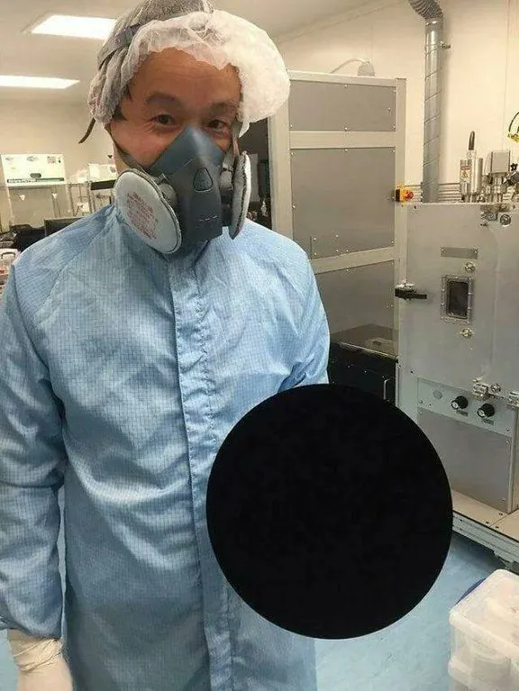 Image: Le ventablack absorbe 99%+ de la lumière