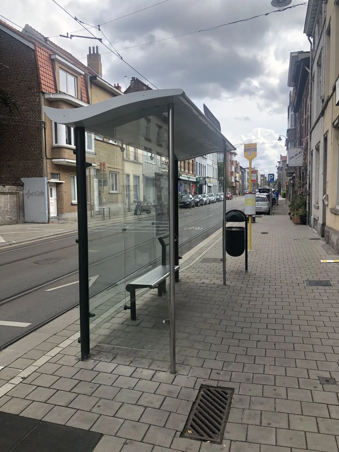 Image: Cet abribus est-il à l'envers ?