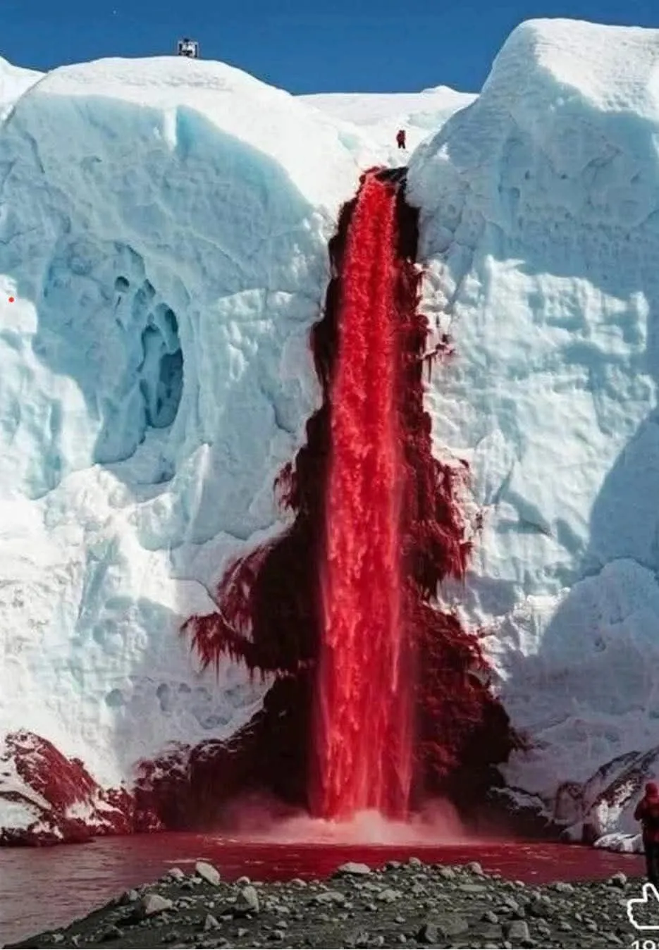 Image: Les Blood Falls, des cascades rouge sang