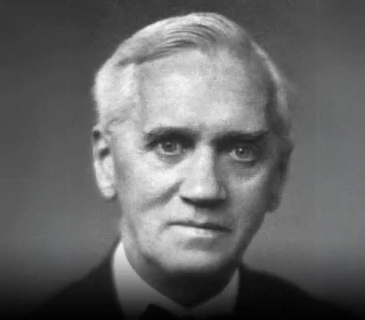 Image: Churchill sauvé d'un marais et le fils Fleming à qui on a offert des études