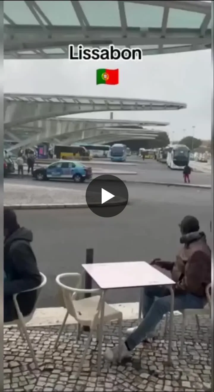 Image: Un bus sans chauffeur fonce droit devant